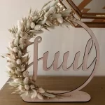Houten droogbloemkrans / flowerhoop met naam