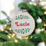 Geborduurde kerstbal Lucie