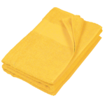 Kariban K113 badlaken in kleur True Yellow, personaliseerbaar met borduring